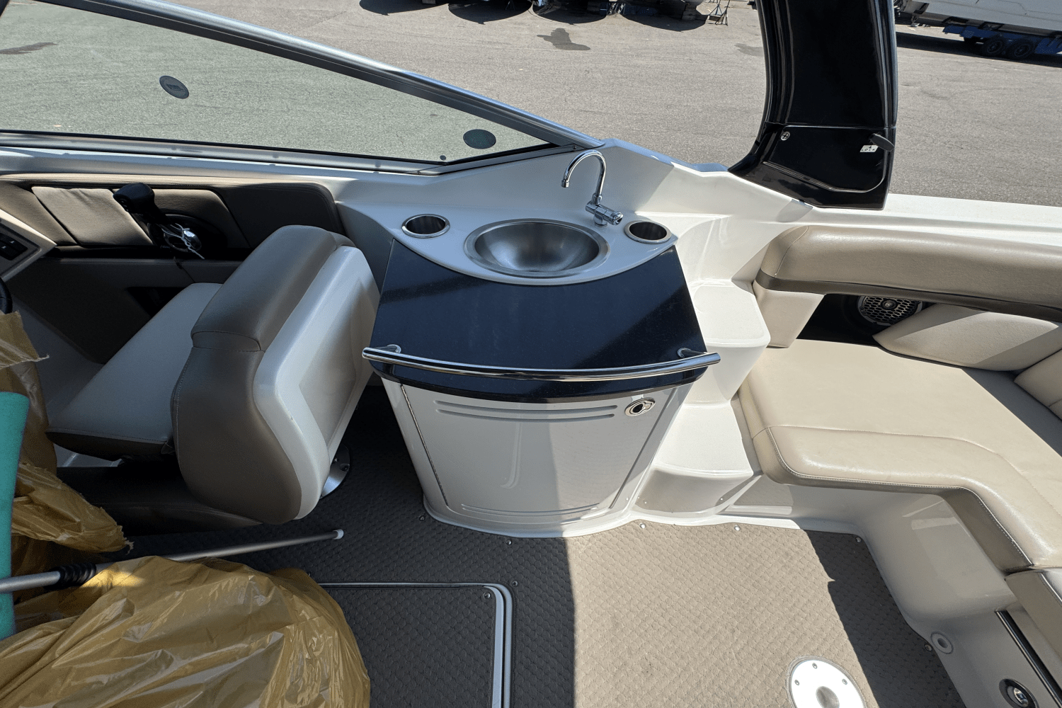 Slide: The Image of Sea Ray 270 SLX 2012 - 21