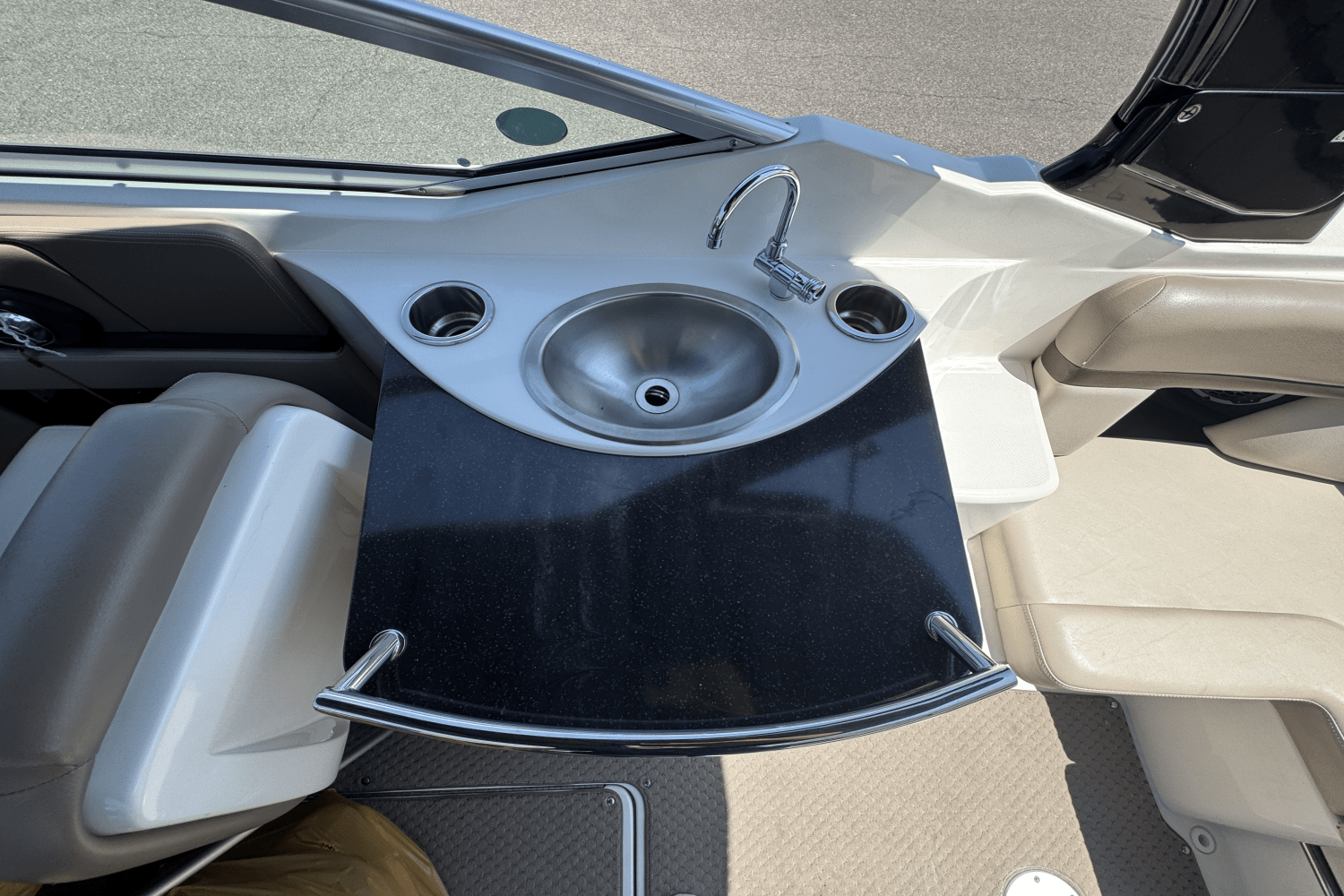 Slide: The Image of Sea Ray 270 SLX 2012 - 23