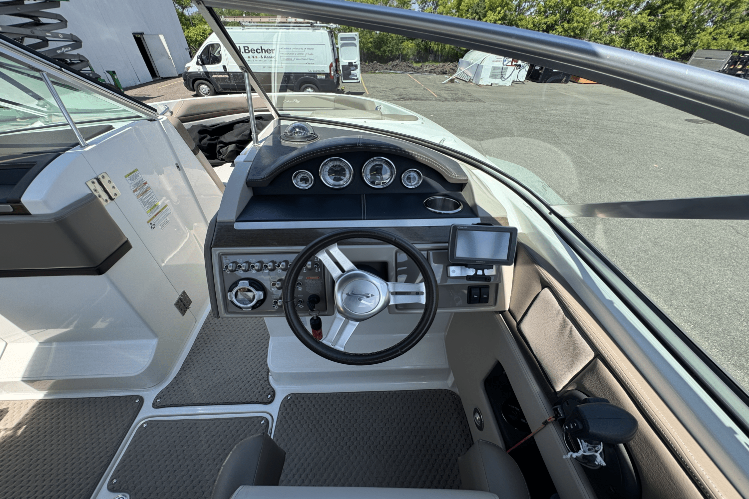 Slide: The Image of Sea Ray 270 SLX 2012 - 26