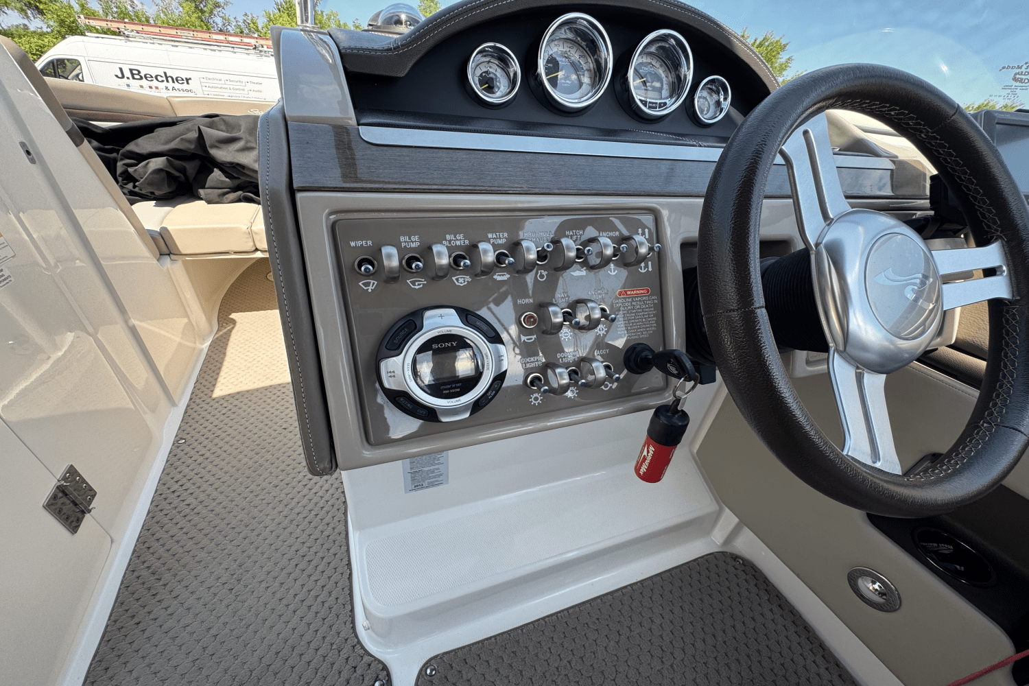 Slide: The Image of Sea Ray 270 SLX 2012 - 27