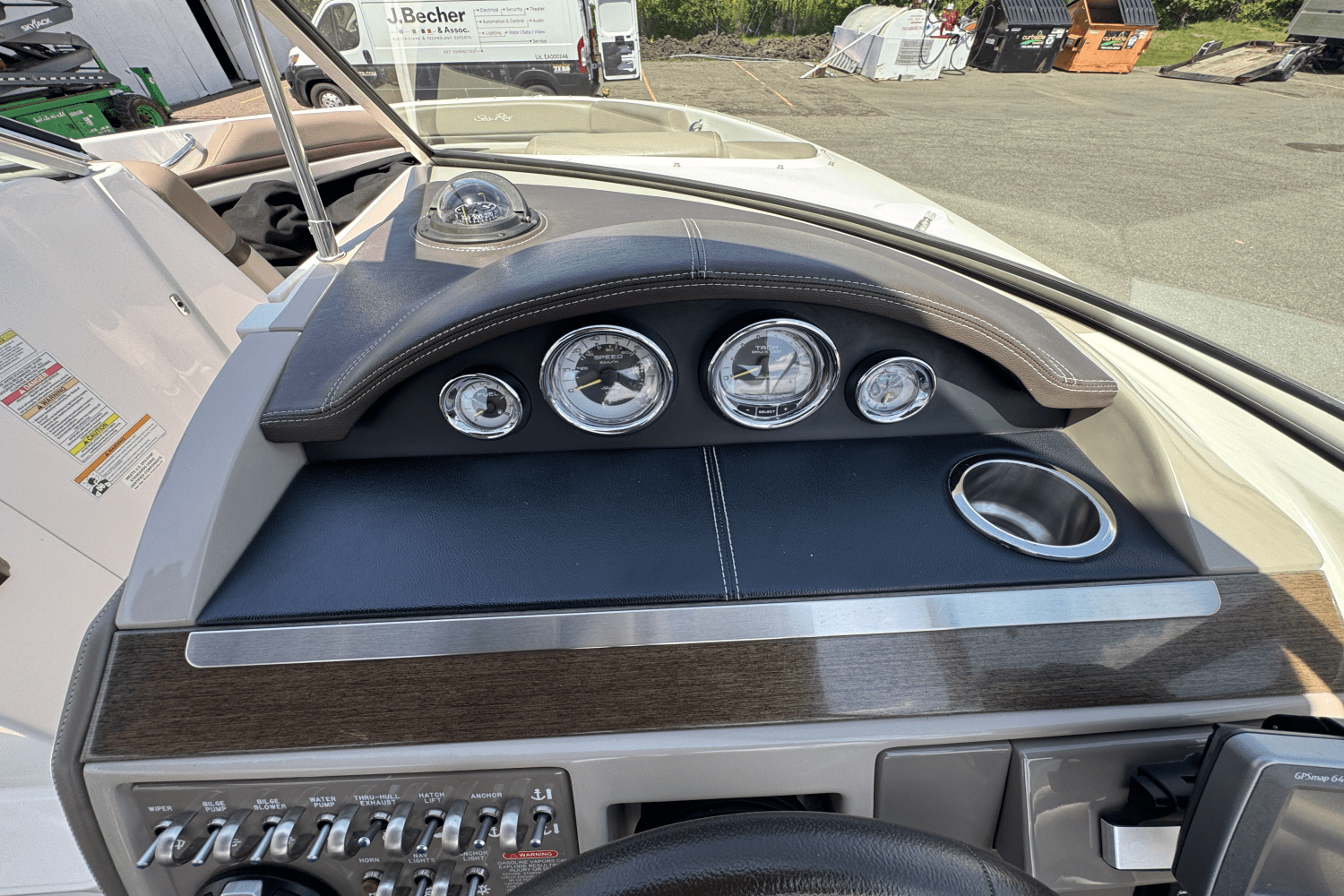 Slide: The Image of Sea Ray 270 SLX 2012 - 28
