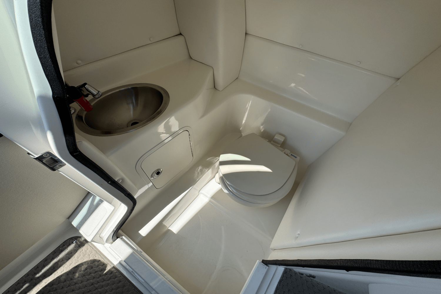 Slide: The Image of Sea Ray 270 SLX 2012 - 36