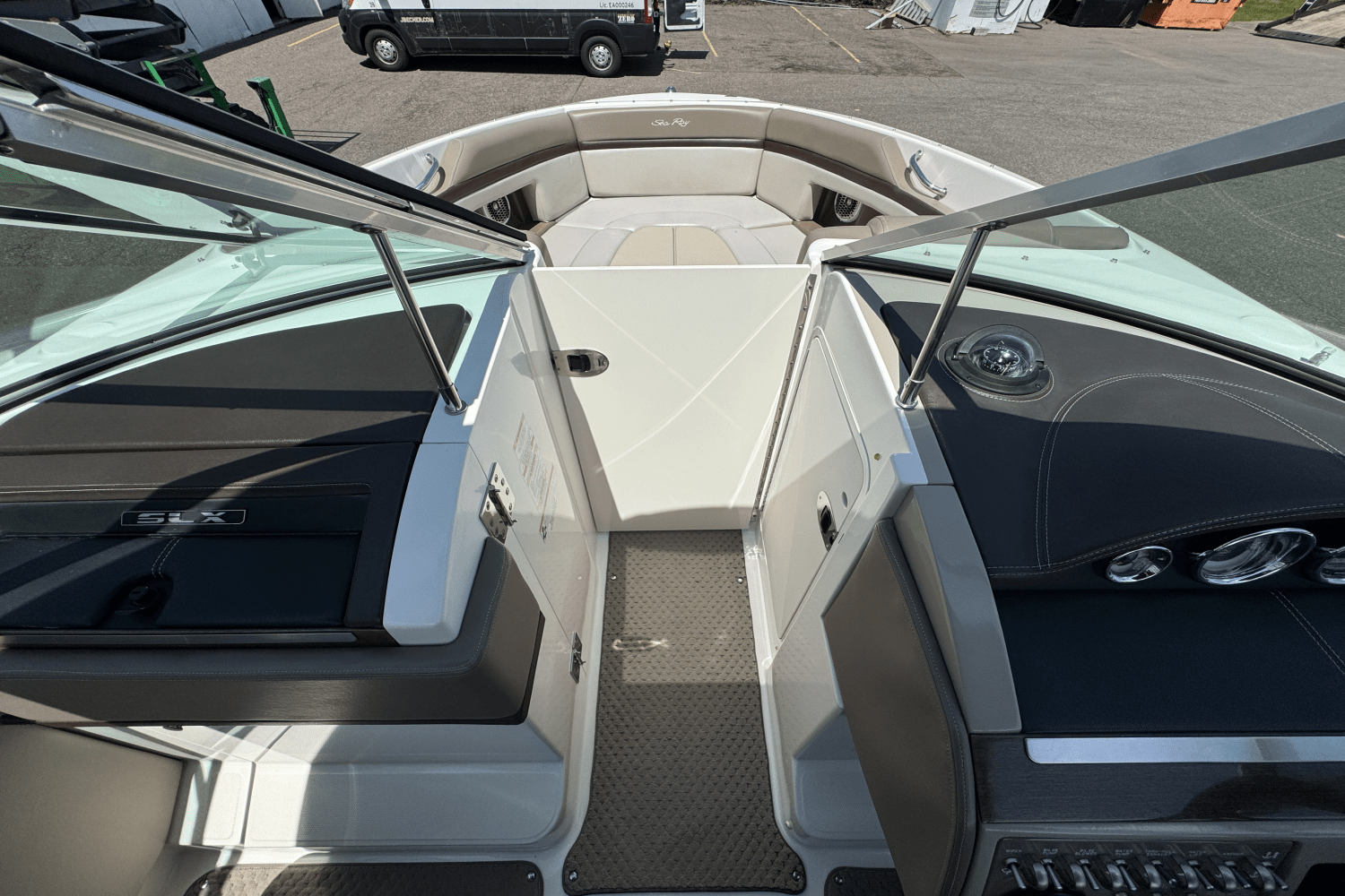 Slide: The Image of Sea Ray 270 SLX 2012 - 37