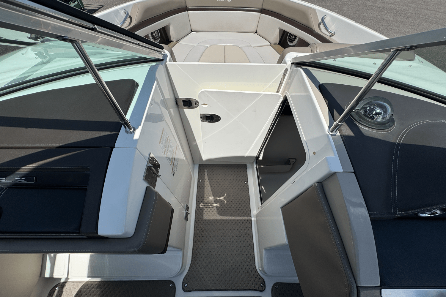 Slide: The Image of Sea Ray 270 SLX 2012 - 38
