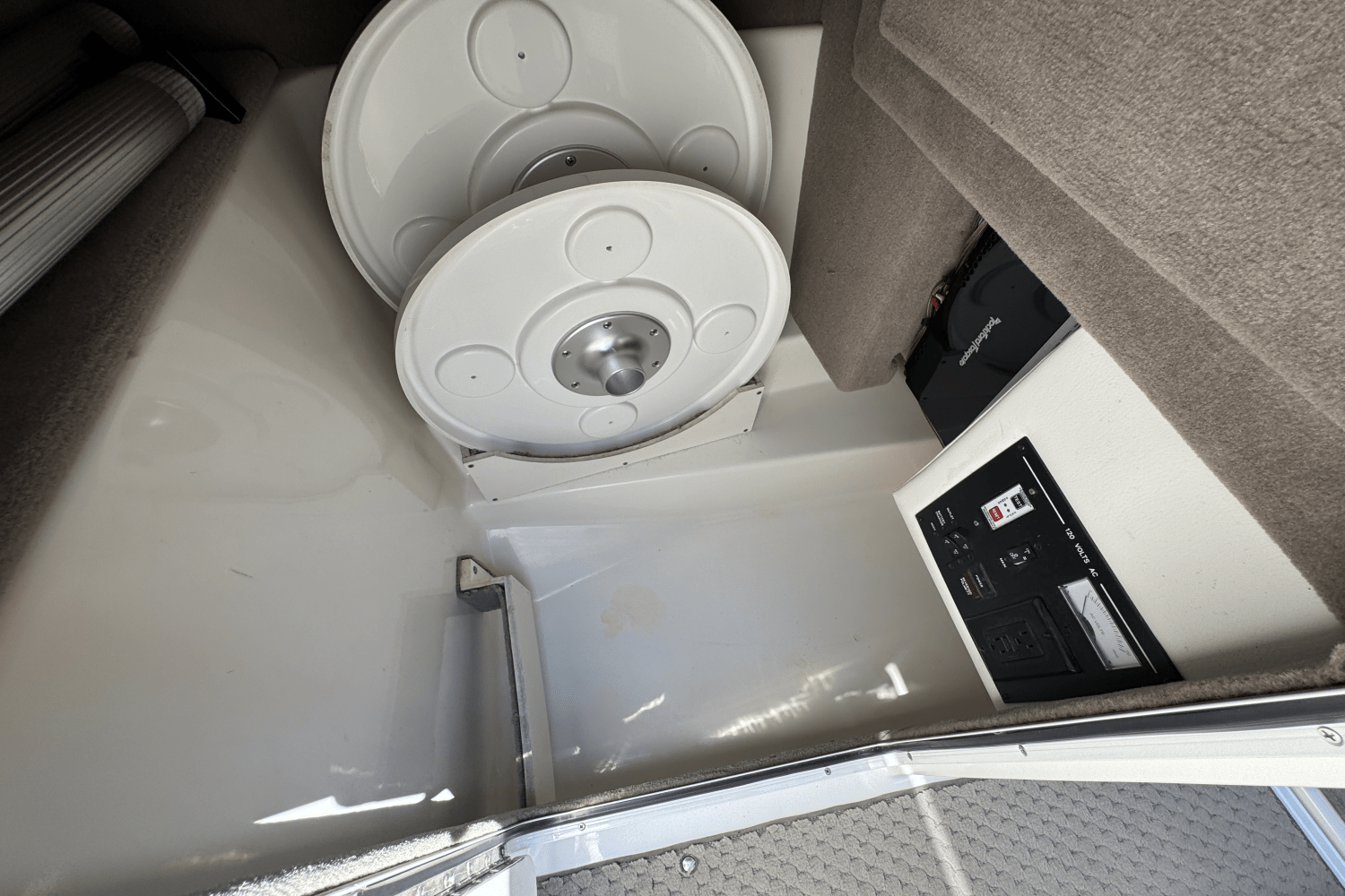 Slide: The Image of Sea Ray 270 SLX 2012 - 40