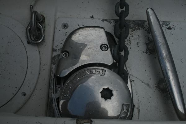 Slide: The Image of Anchor windlass on a 2014 Sea Ray 270 SLX boat. - 6