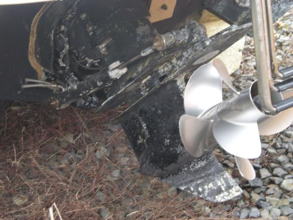 Slide: The Image of 1998 Sea Ray Sundancer 270 boat propeller and stern drive close-up. - 2