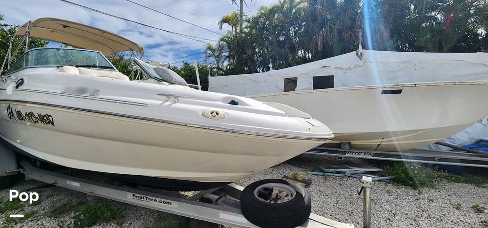 Slide: The Image of Sea Ray 270 Sundeck 2002 - 13702247