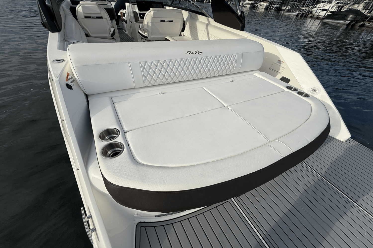 Slide: The Image of Sea Ray 280 SLX 2019 - 19
