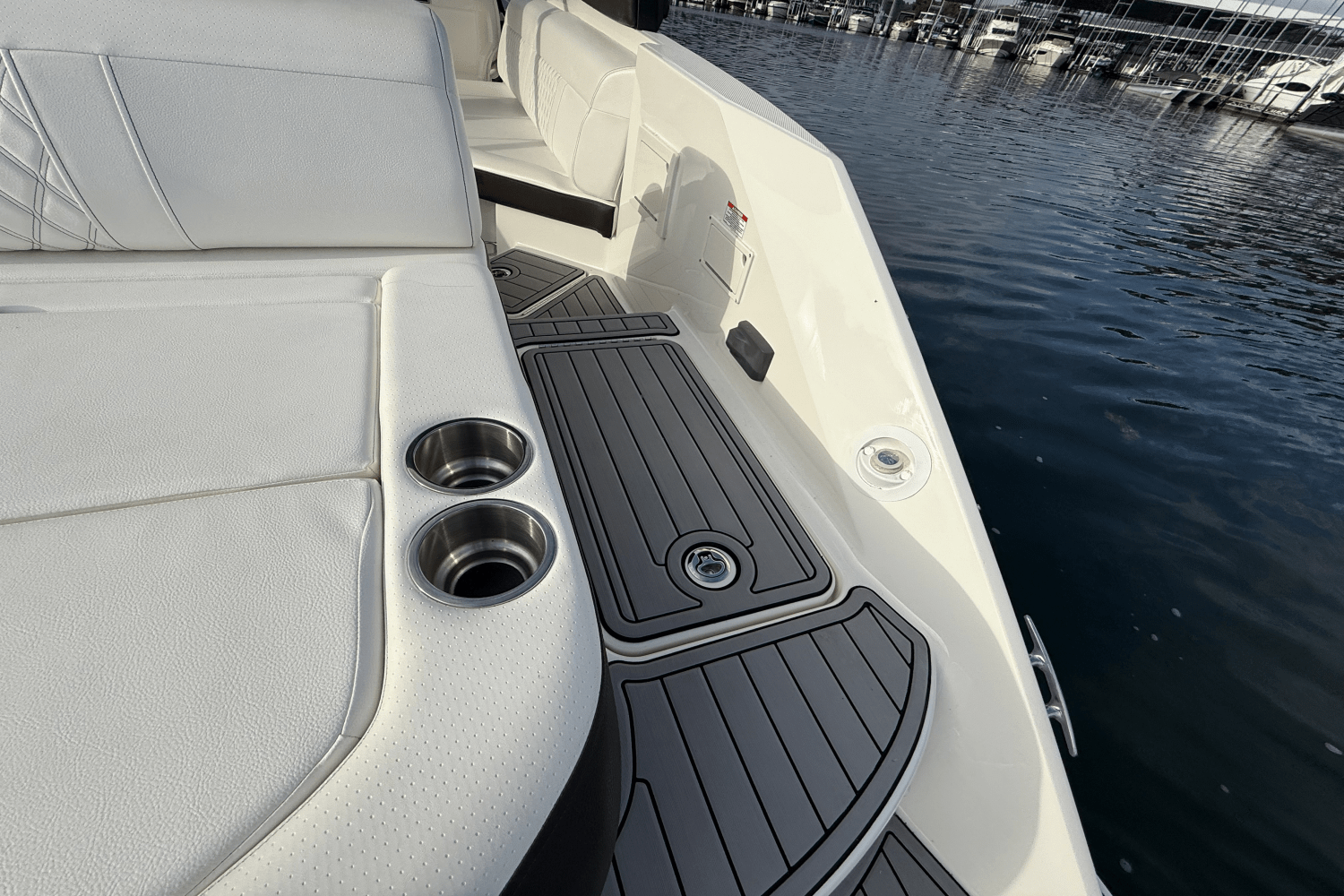 Slide: The Image of Sea Ray 280 SLX 2019 - 20