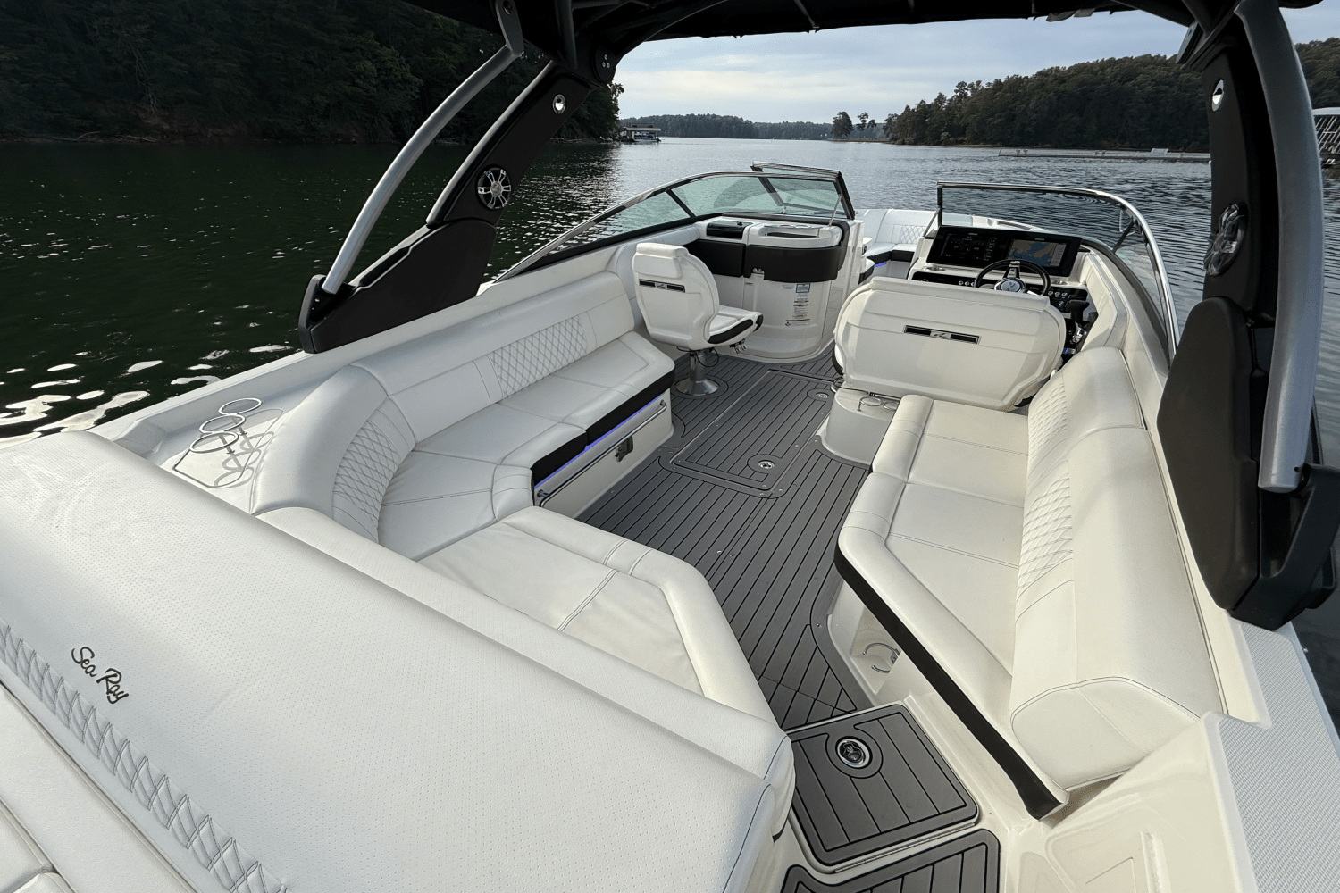 Slide: The Image of Sea Ray 280 SLX 2019 - 23