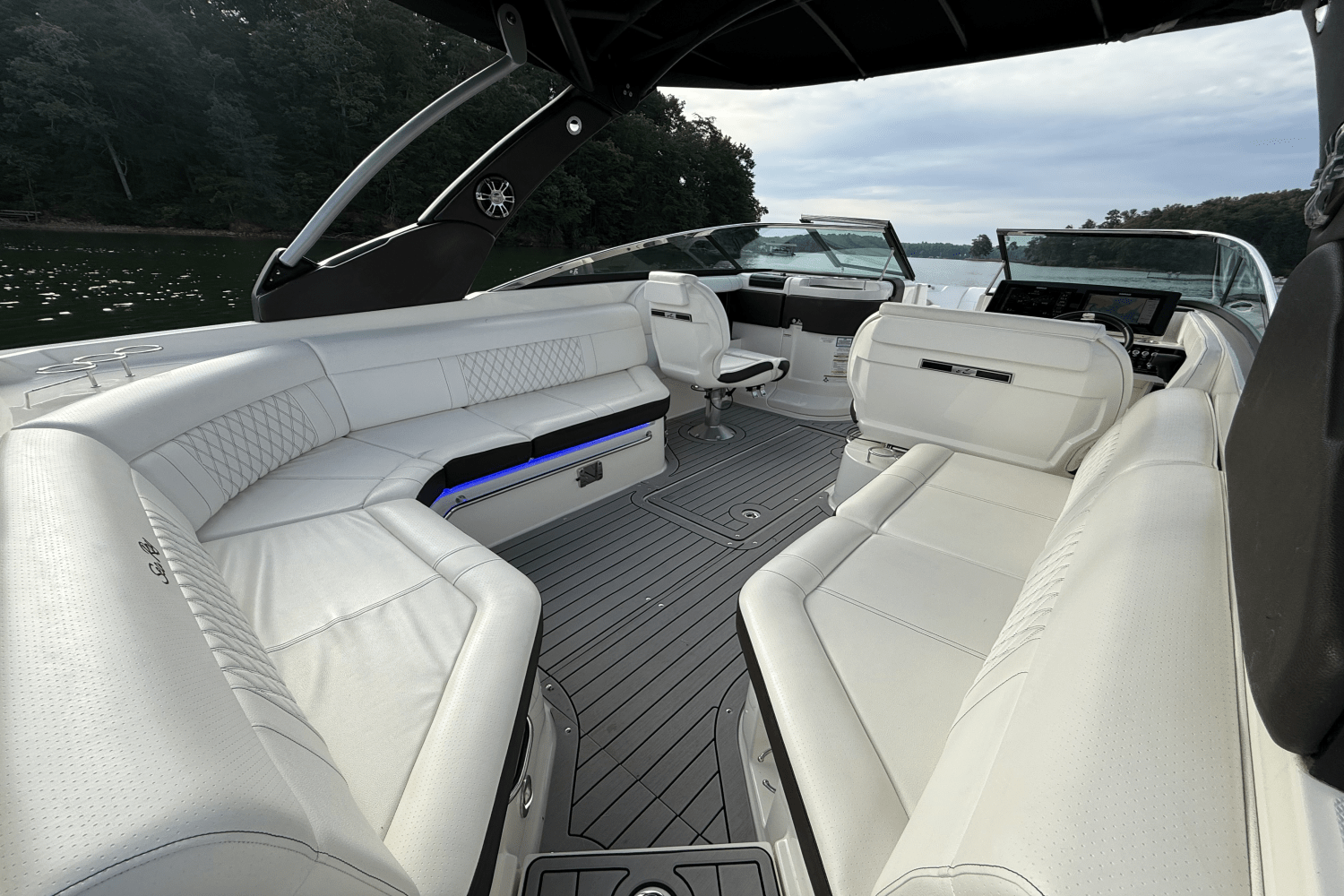 Slide: The Image of Sea Ray 280 SLX 2019 - 24