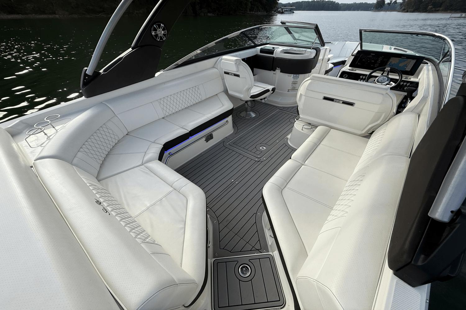 Slide: The Image of Sea Ray 280 SLX 2019 - 25