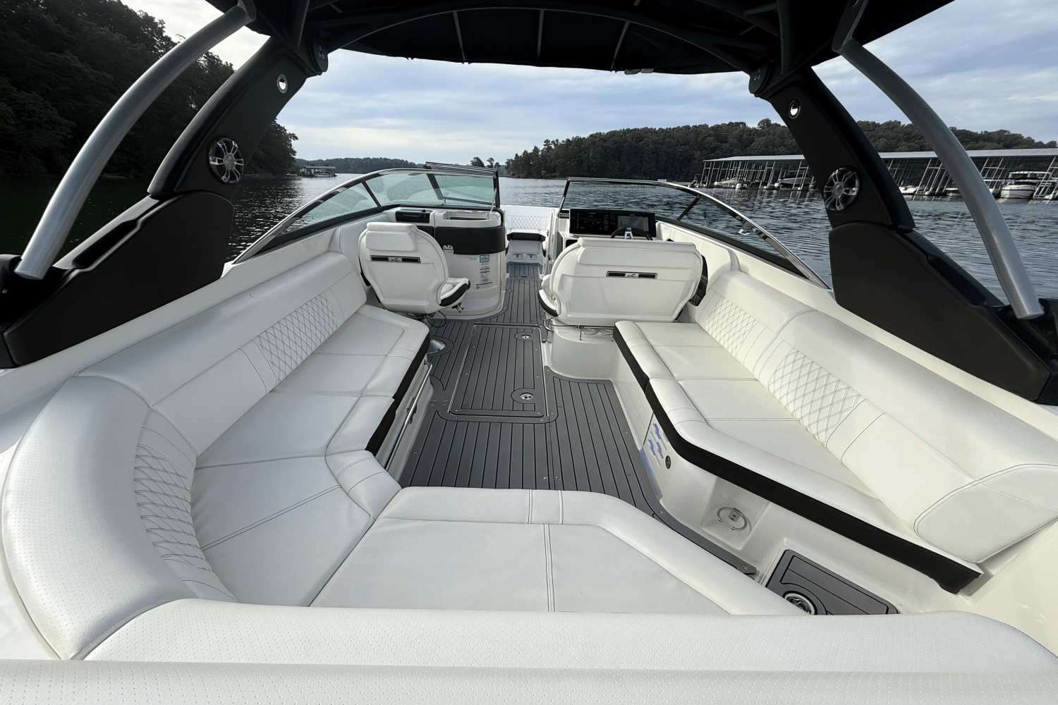 Slide: The Image of Sea Ray 280 SLX 2019 - 26