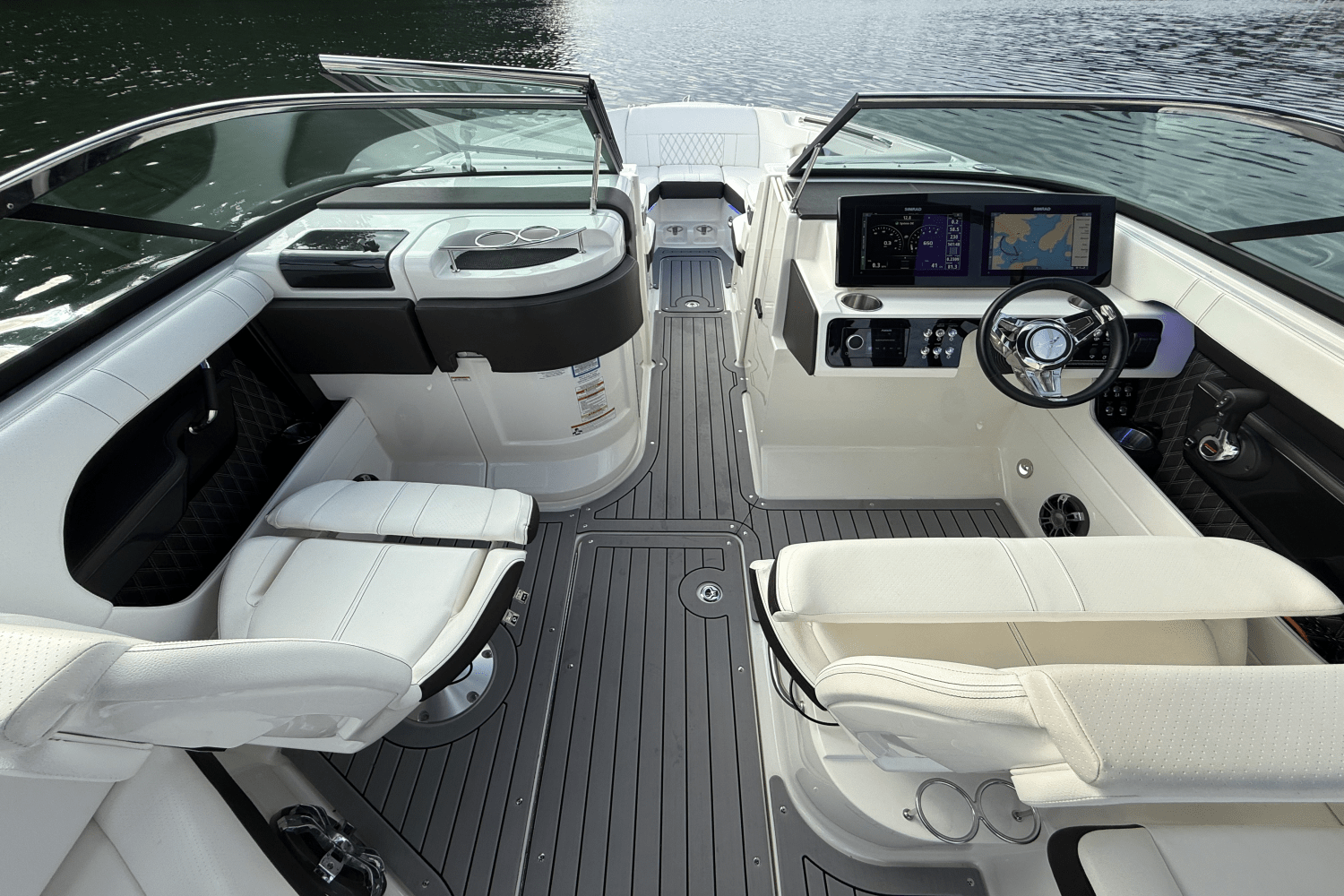 Slide: The Image of Sea Ray 280 SLX 2019 - 37