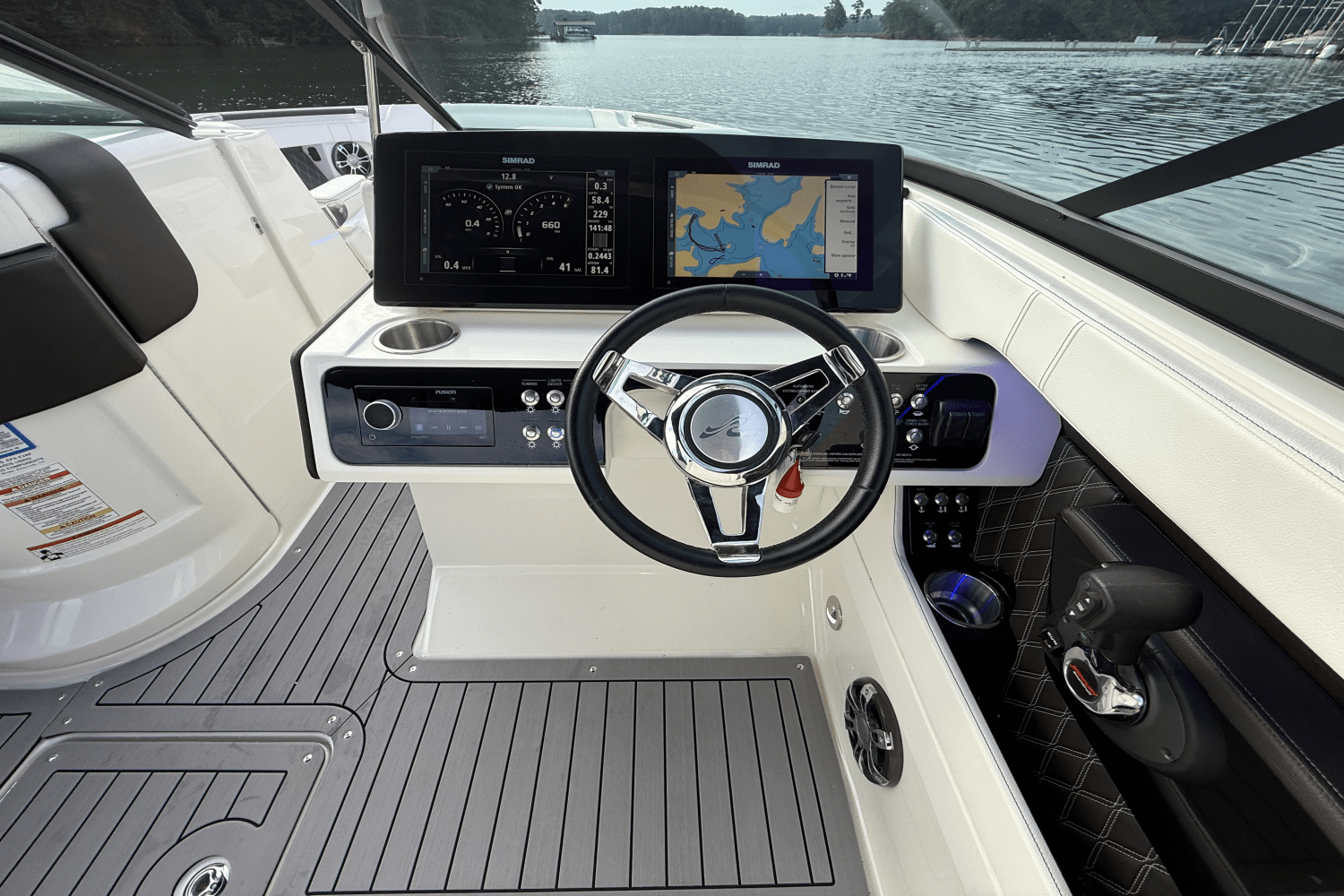 Slide: The Image of Sea Ray 280 SLX 2019 - 39
