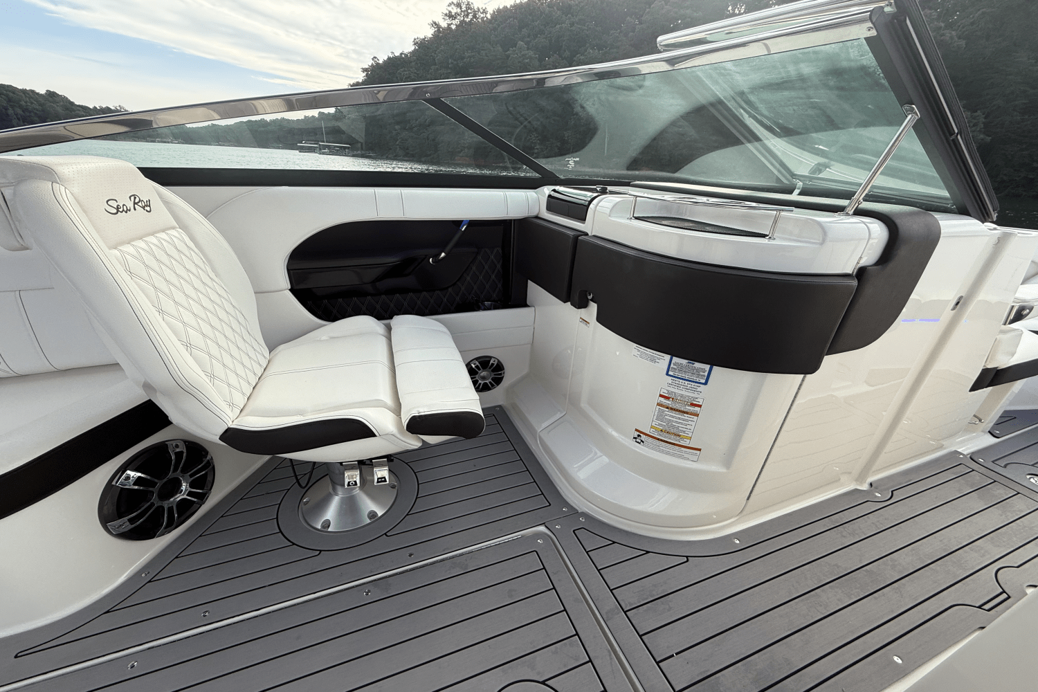 Slide: The Image of Sea Ray 280 SLX 2019 - 43