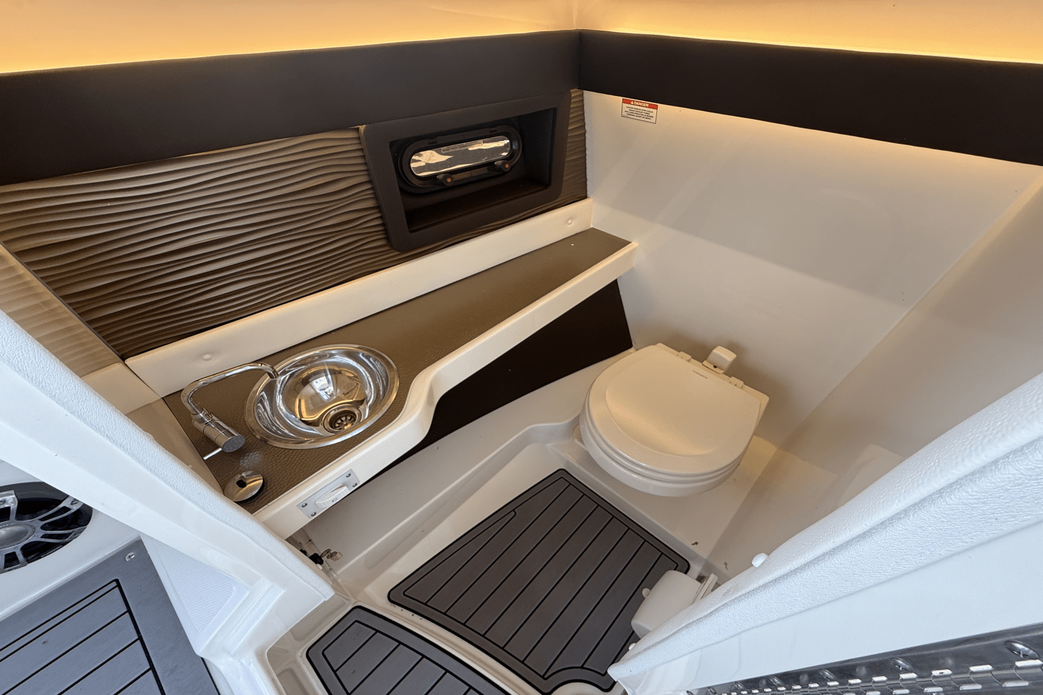 Slide: The Image of Sea Ray 280 SLX 2019 - 45