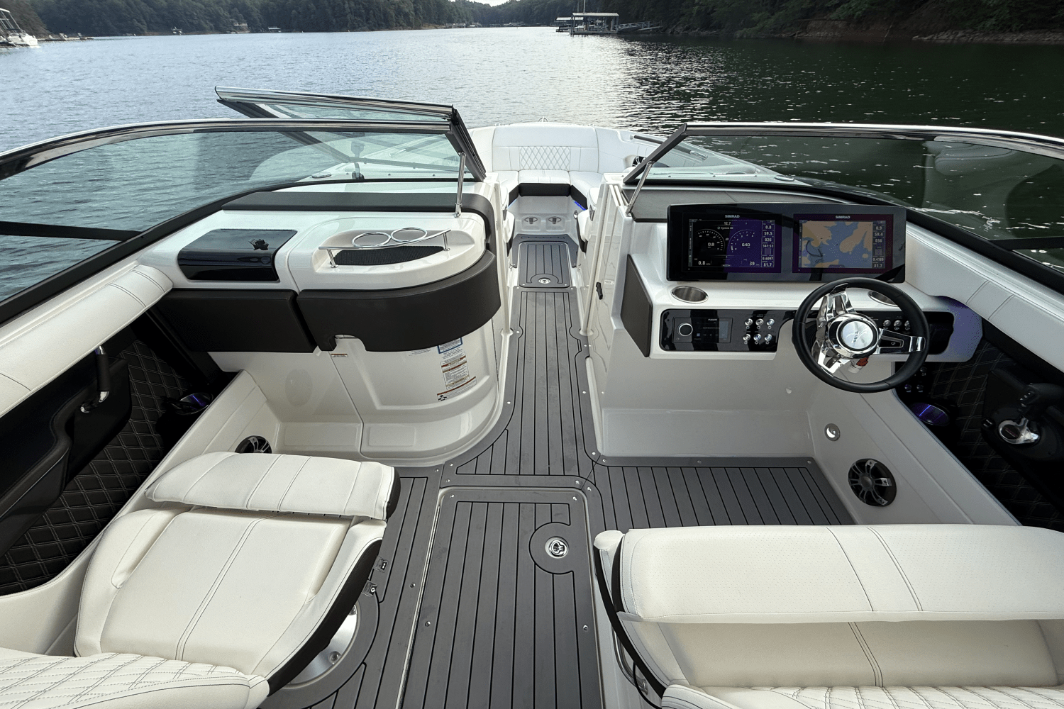 Slide: The Image of Sea Ray 280 SLX 2019 - 47