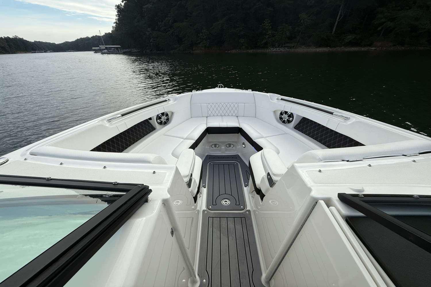Slide: The Image of Sea Ray 280 SLX 2019 - 48