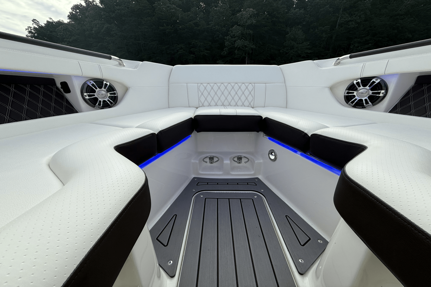Slide: The Image of Sea Ray 280 SLX 2019 - 50