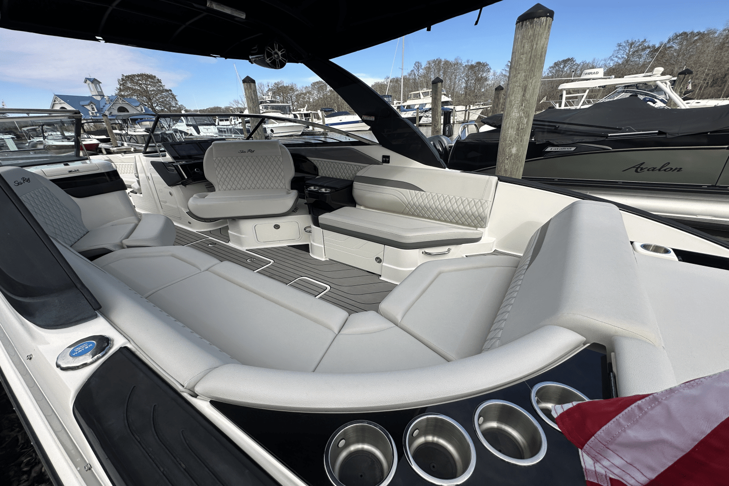 Slide: The Image of Sea Ray 280 SLX 2024 - 10