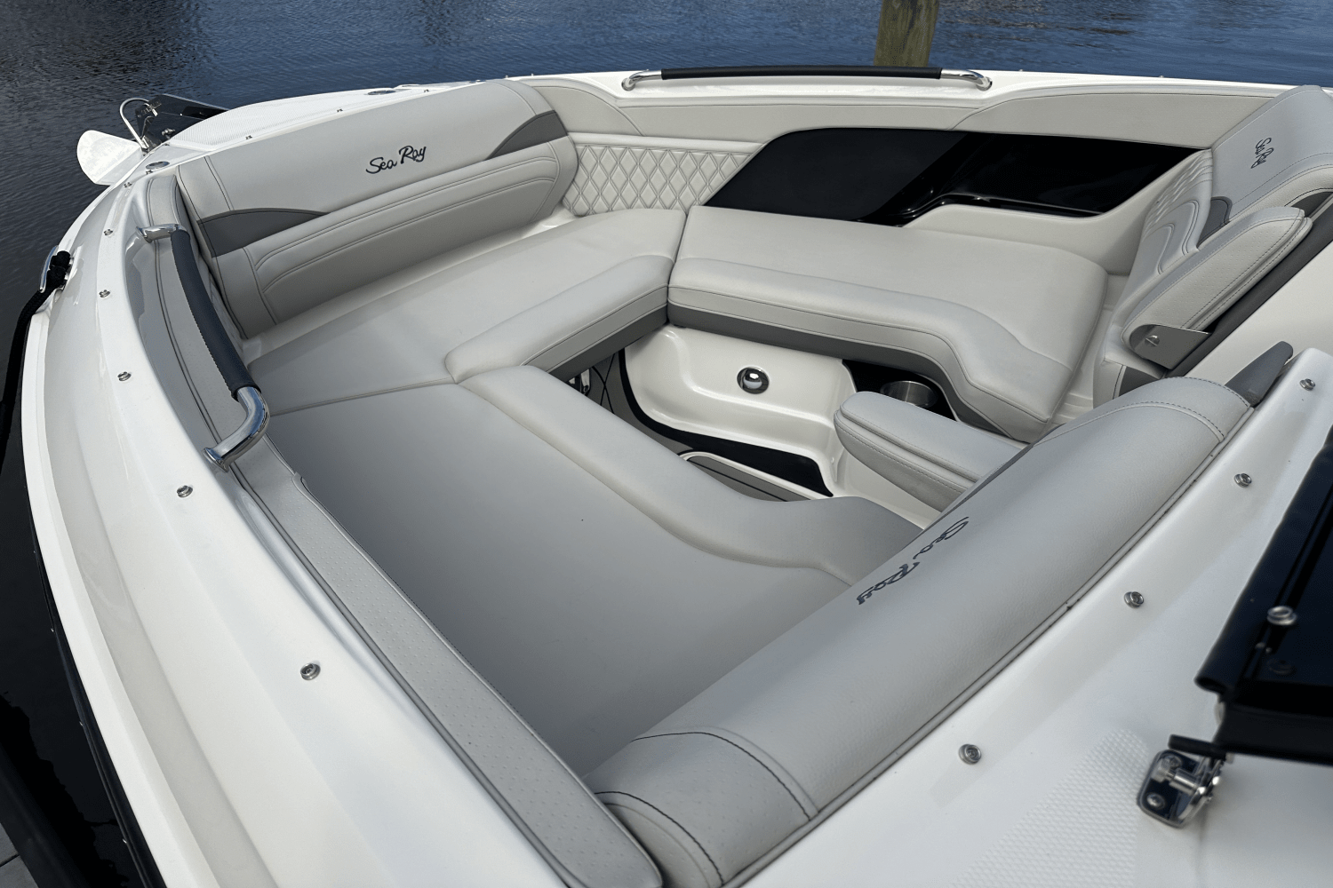 Slide: The Image of Sea Ray 280 SLX 2024 - 12