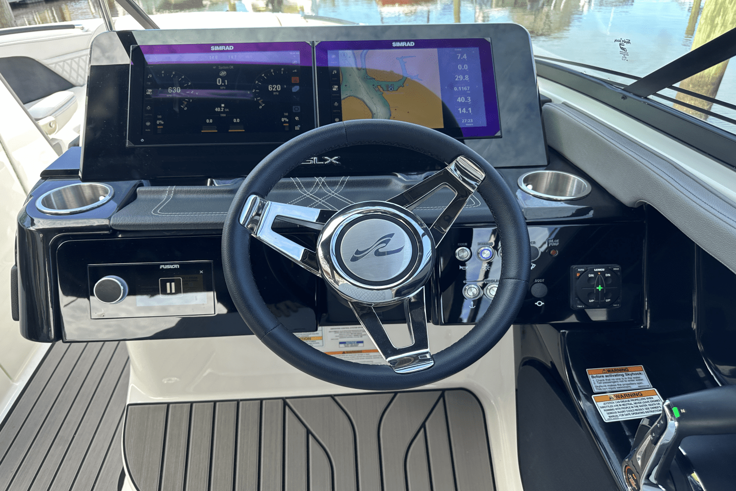 Slide: The Image of Sea Ray 280 SLX 2024 - 14