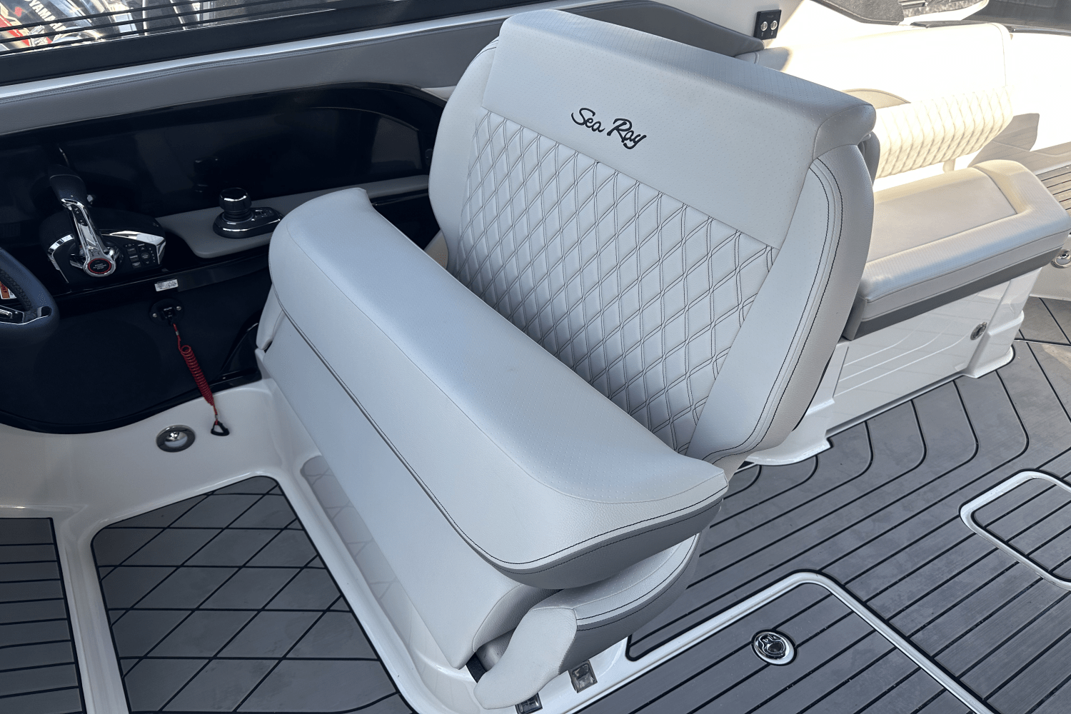 Slide: The Image of Sea Ray 280 SLX 2024 - 20