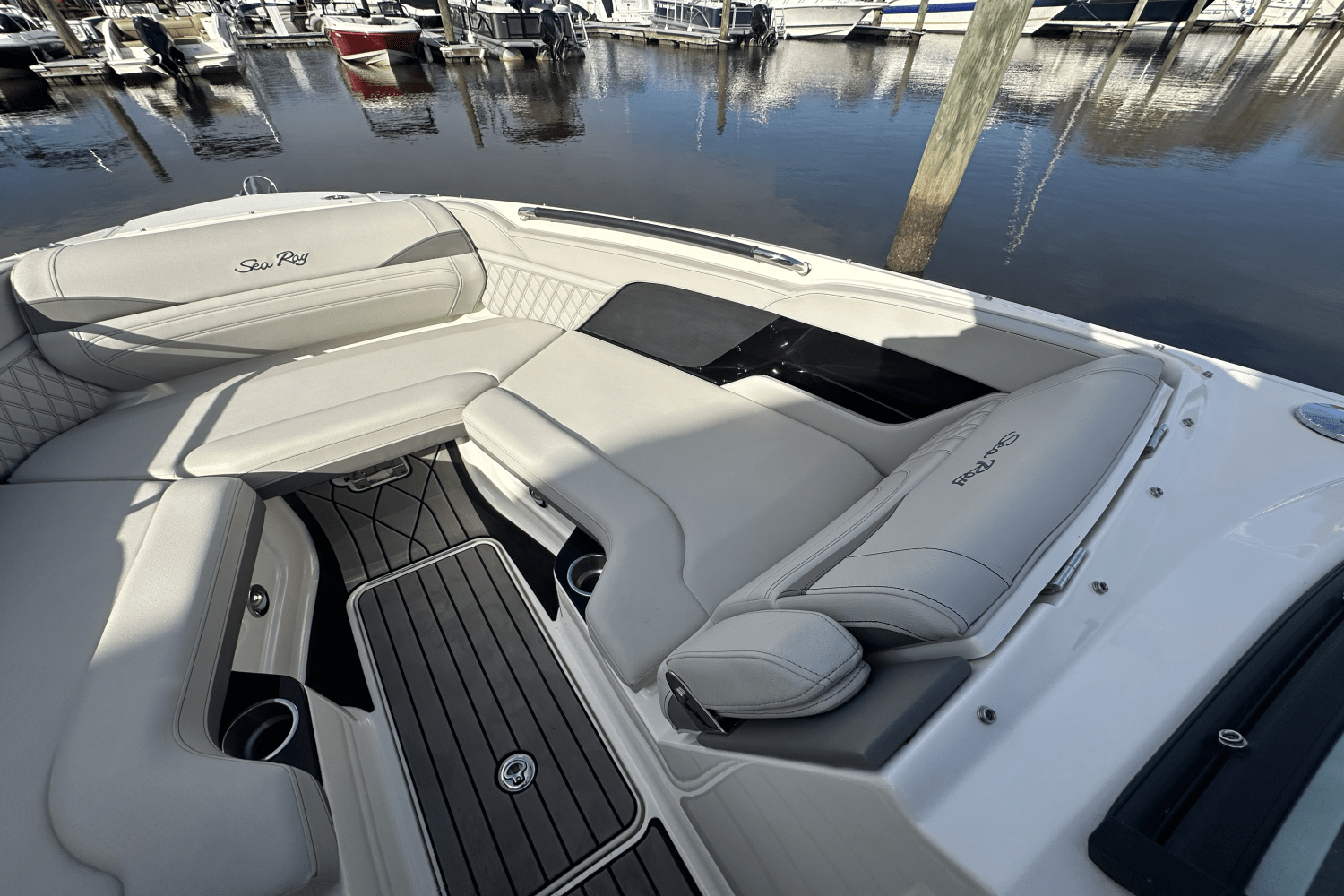 Slide: The Image of Sea Ray 280 SLX 2024 - 26