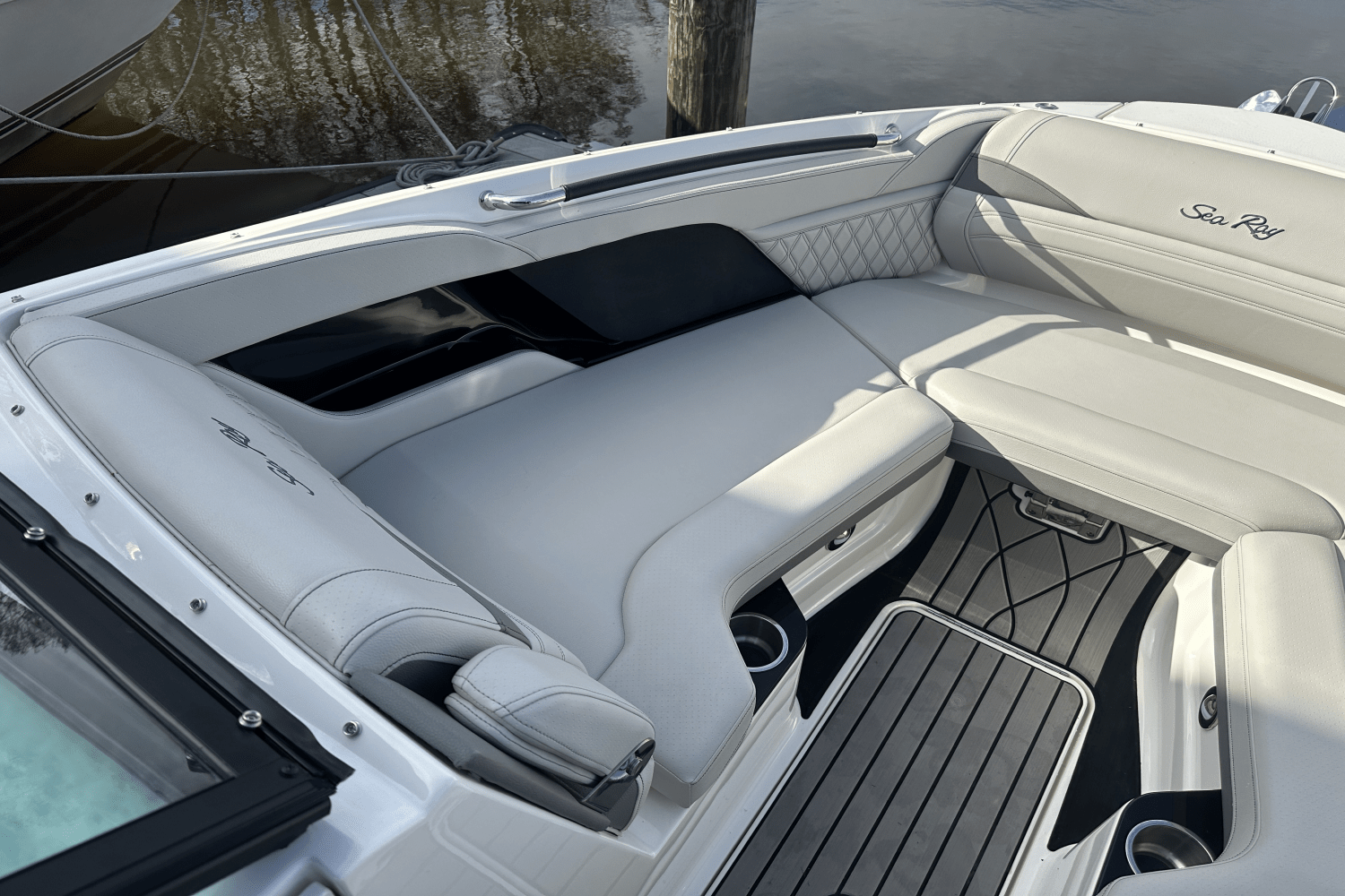 Slide: The Image of Sea Ray 280 SLX 2024 - 28