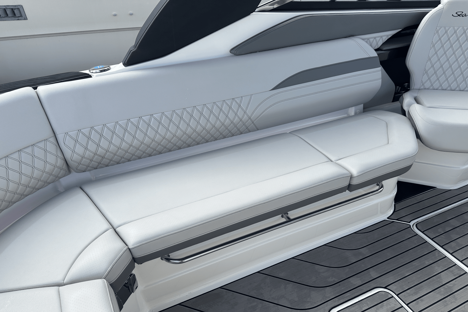 Slide: The Image of Sea Ray 280 SLX 2024 - 34