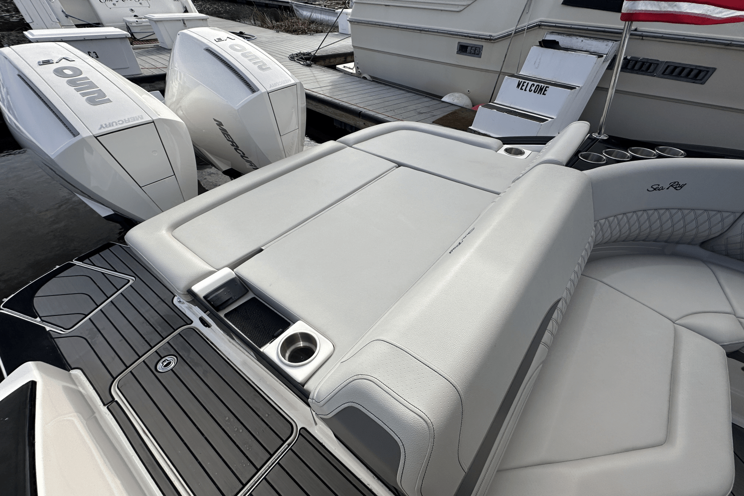 Slide: The Image of Sea Ray 280 SLX 2024 - 36