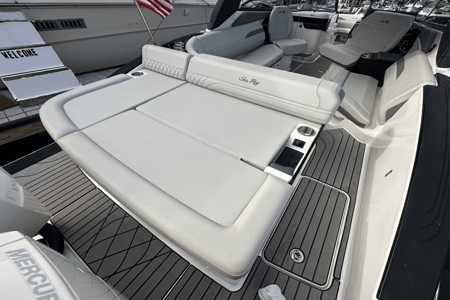 Slide: The Image of Sea Ray 280 SLX 2024 - 37