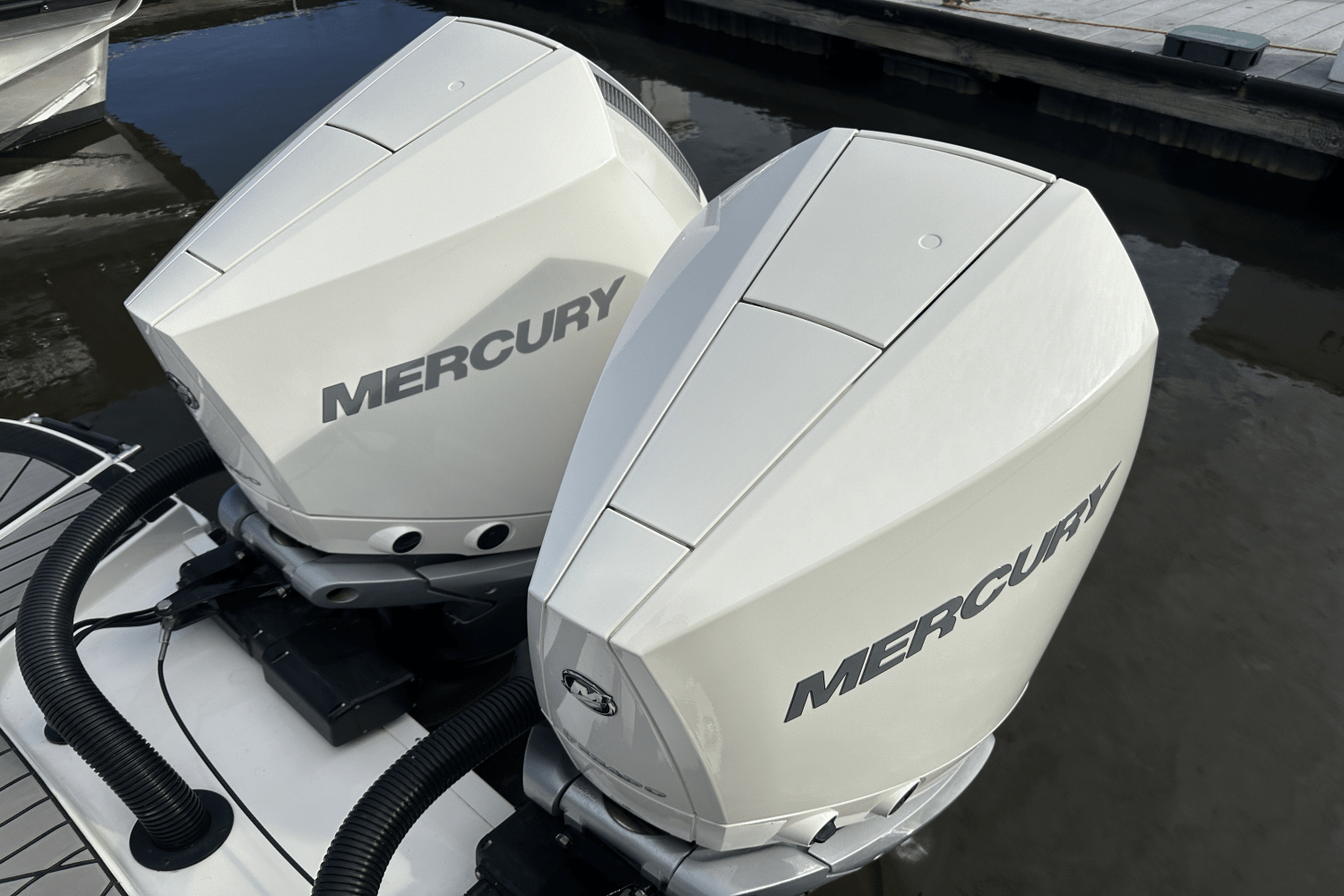 Slide: The Image of Sea Ray 280 SLX 2024 - 38