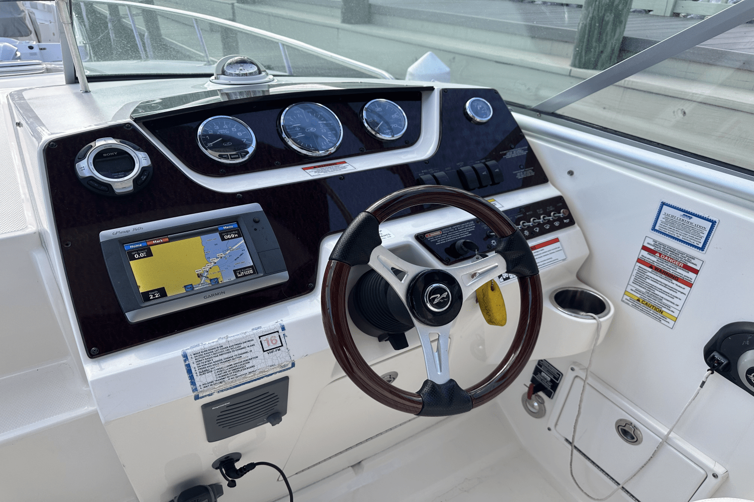 Slide: The Image of Sea Ray 280 SUNDANCER 2010 - 11