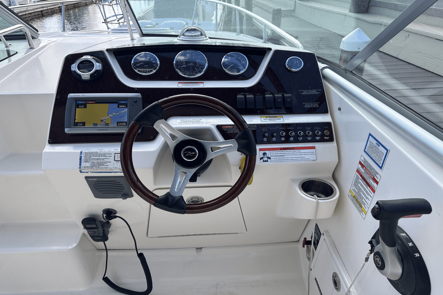 Slide: The Image of Sea Ray 280 SUNDANCER 2010 - 12