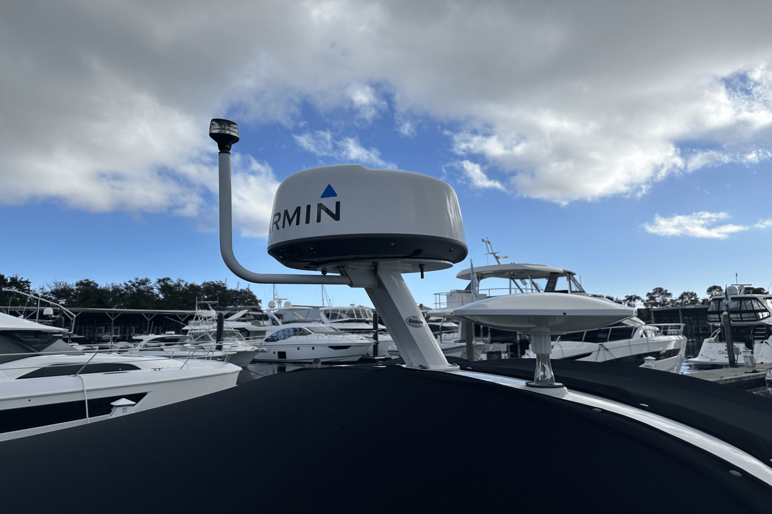 Slide: The Image of Sea Ray 280 SUNDANCER 2010 - 16