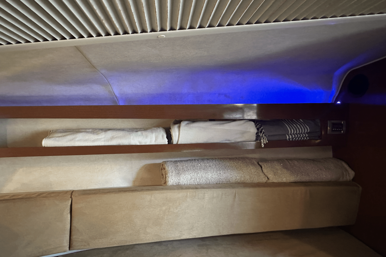 Slide: The Image of Sea Ray 280 SUNDANCER 2010 - 28