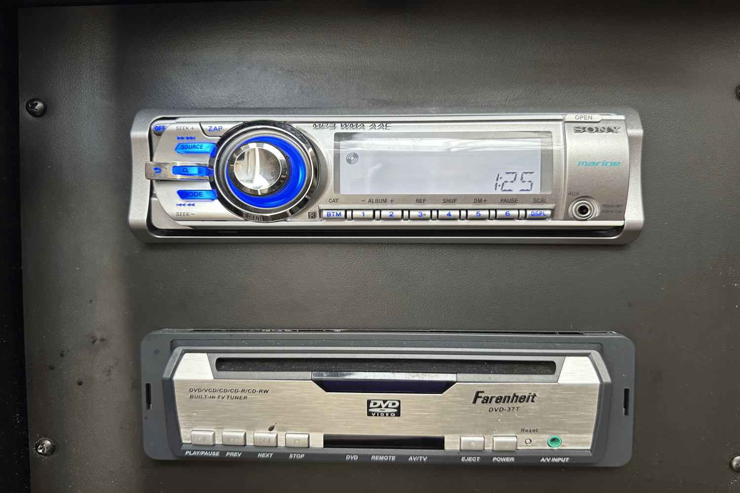 Slide: The Image of Sea Ray 280 SUNDANCER 2010 - 38