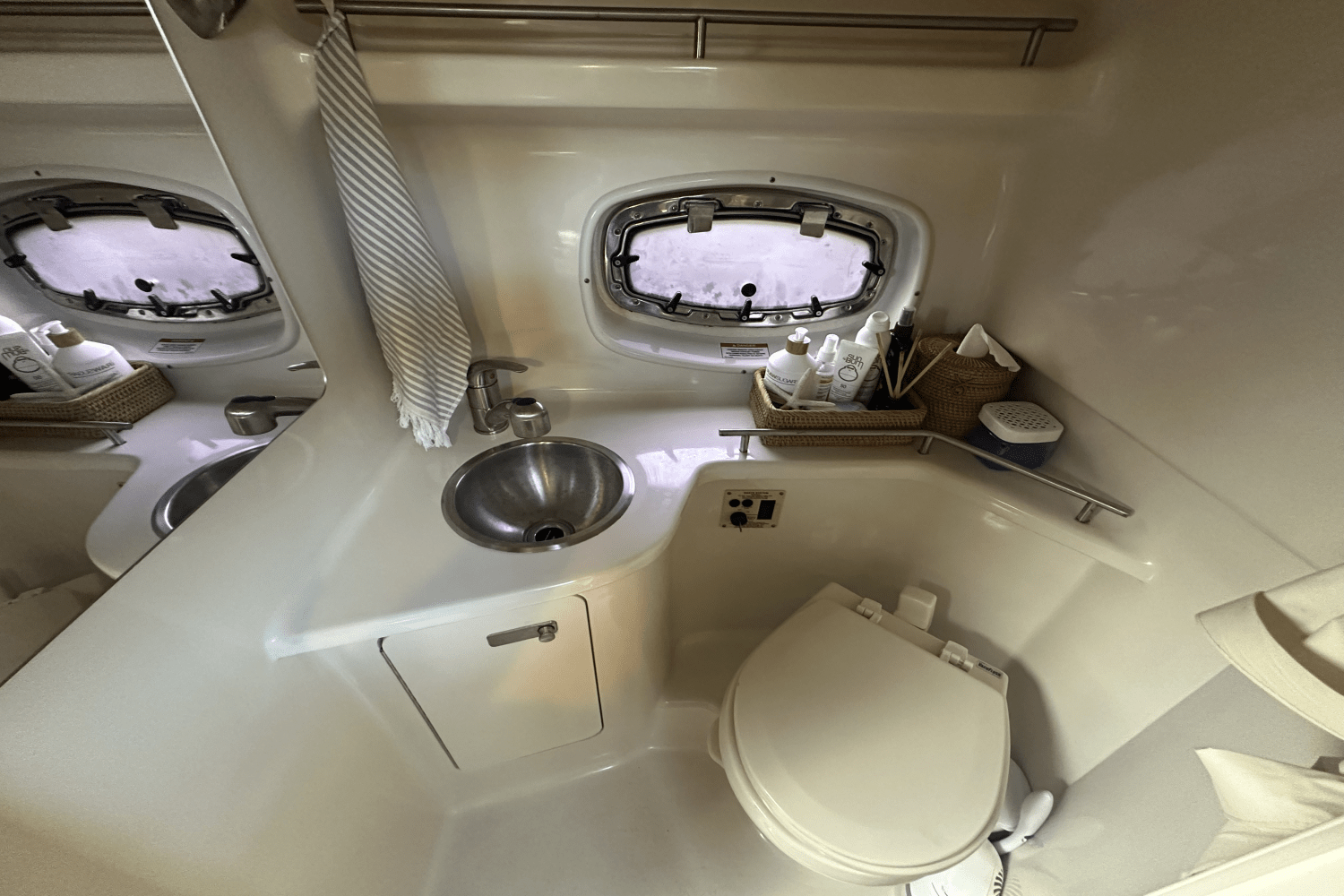 Slide: The Image of Sea Ray 280 SUNDANCER 2010 - 52