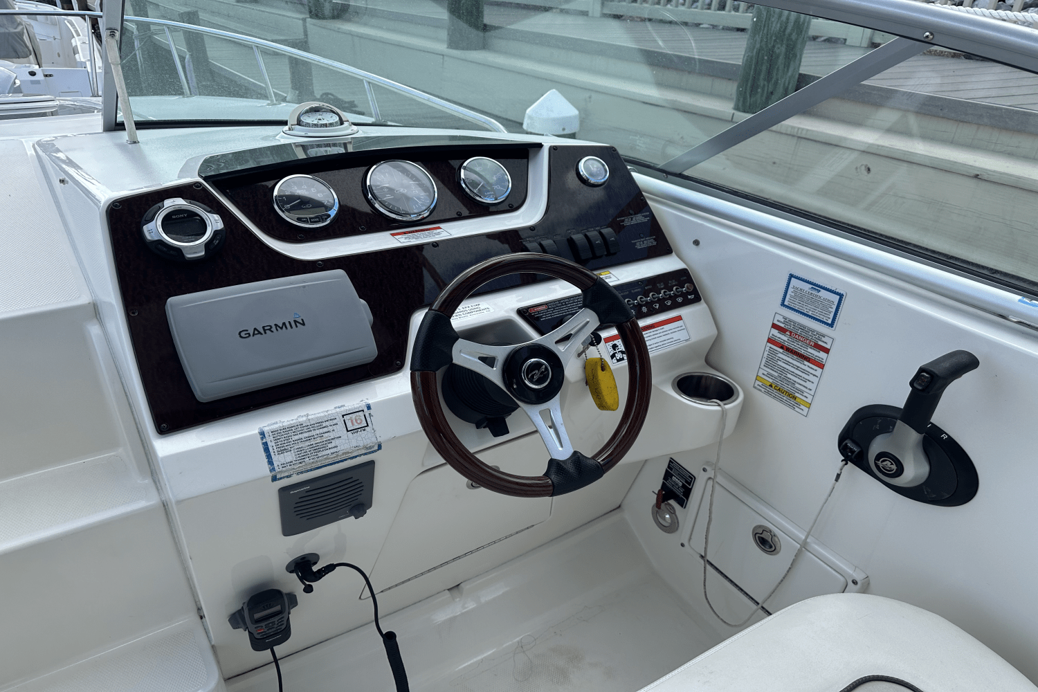 Slide: The Image of Sea Ray 280 SUNDANCER 2010 - 9