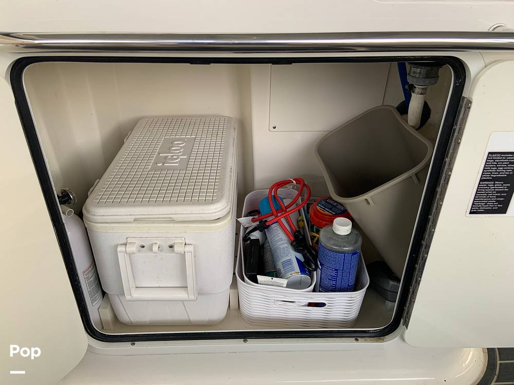 Slide: The Image of Sea Ray 280 Sundancer 2011 - 46