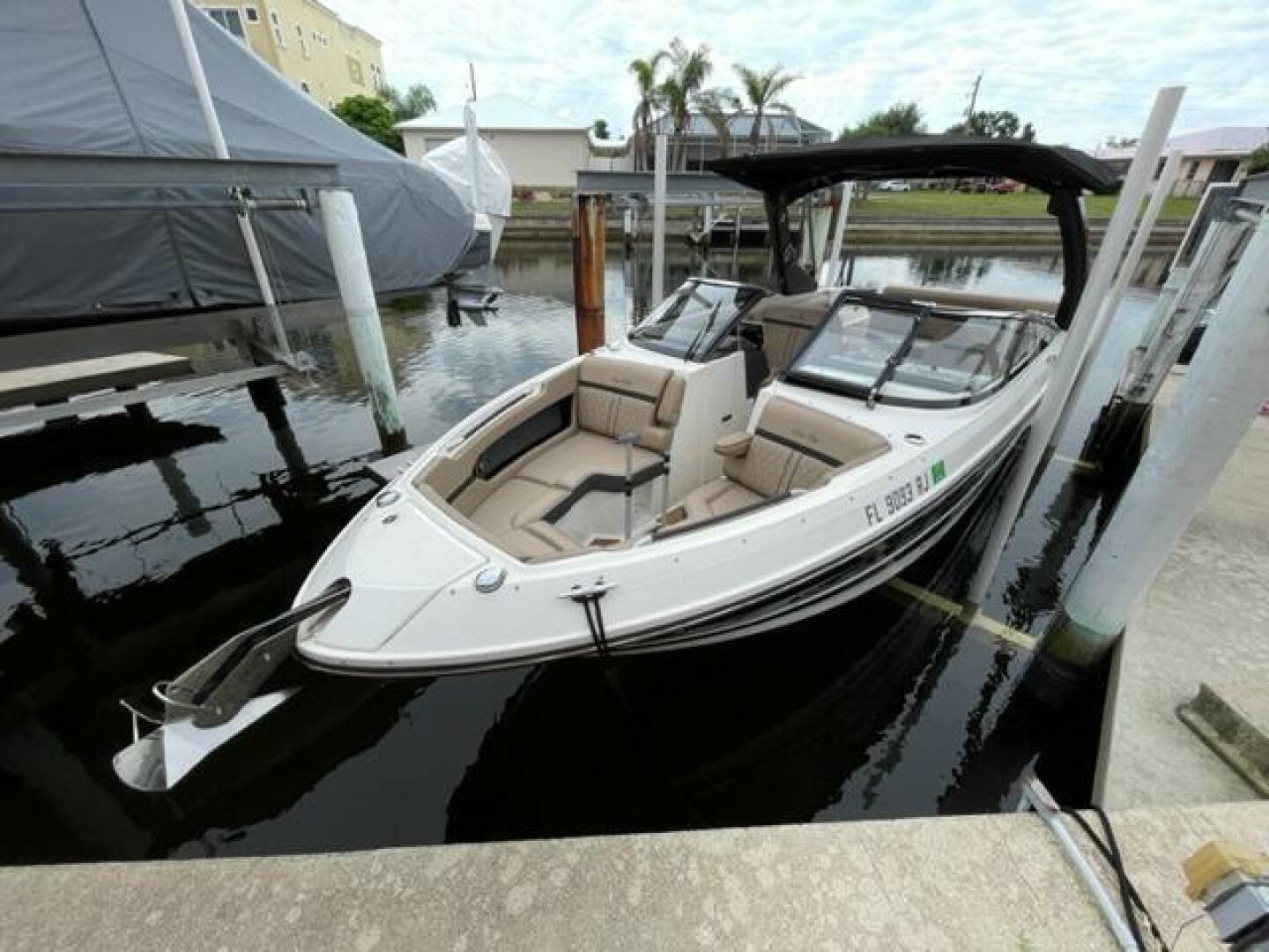 Slide: The Image of Sea Ray 280 Sundeck 2017 - 3817872