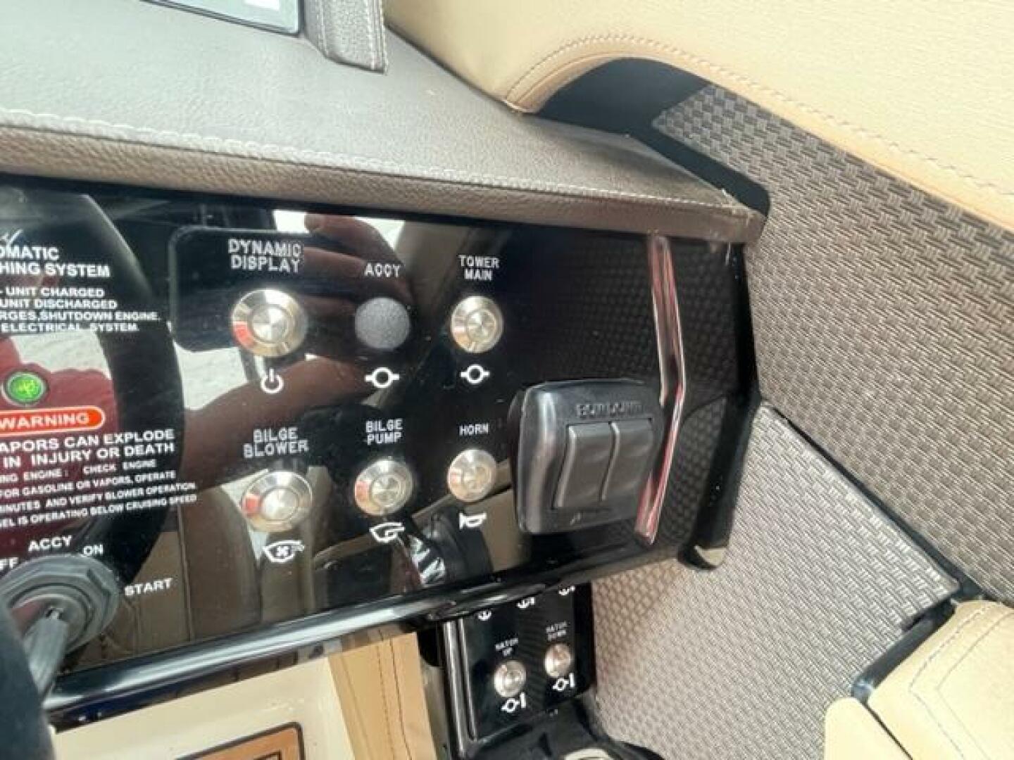 Slide: The Image of Sea Ray 280 Sundeck 2017 - 3838855