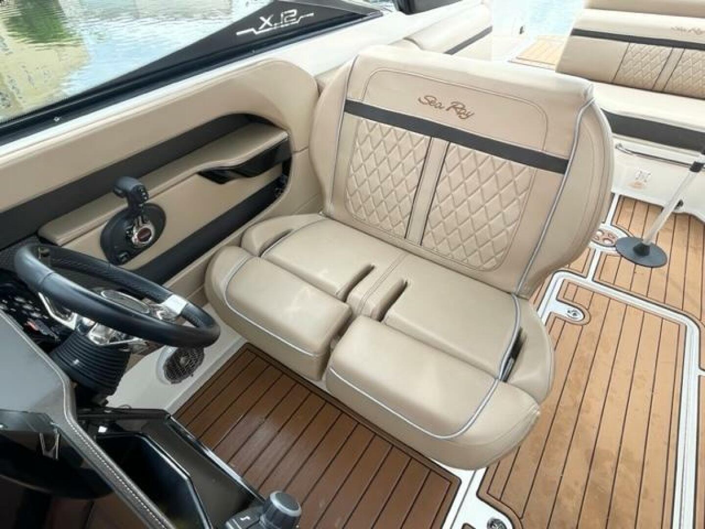 Slide: The Image of Sea Ray 280 Sundeck 2017 - 3838865