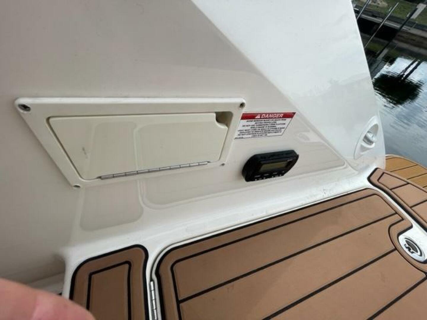 Slide: The Image of Sea Ray 280 Sundeck 2017 - 3838875