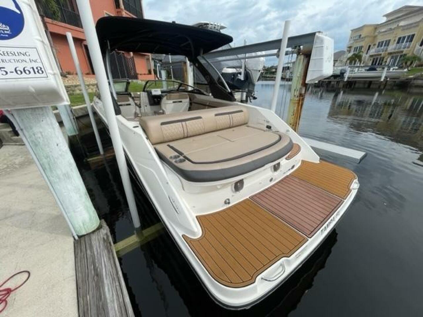 Slide: The Image of Sea Ray 280 Sundeck 2017 - 3838879