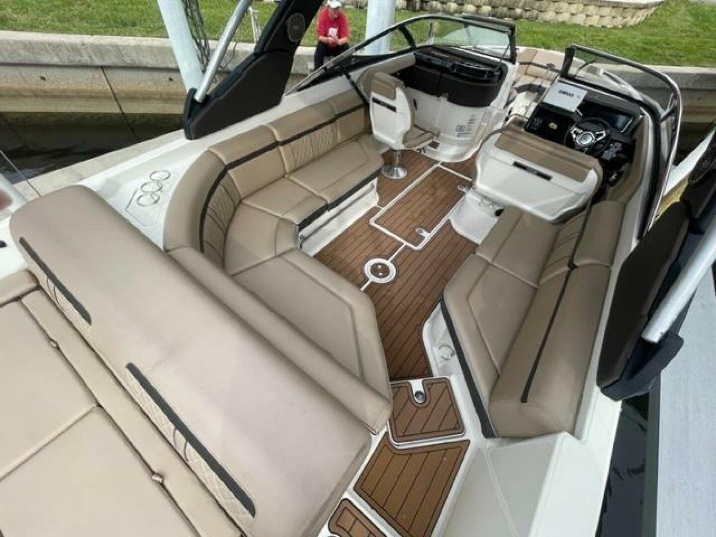 Slide: The Image of Sea Ray 280 Sundeck 2017 - 3838886