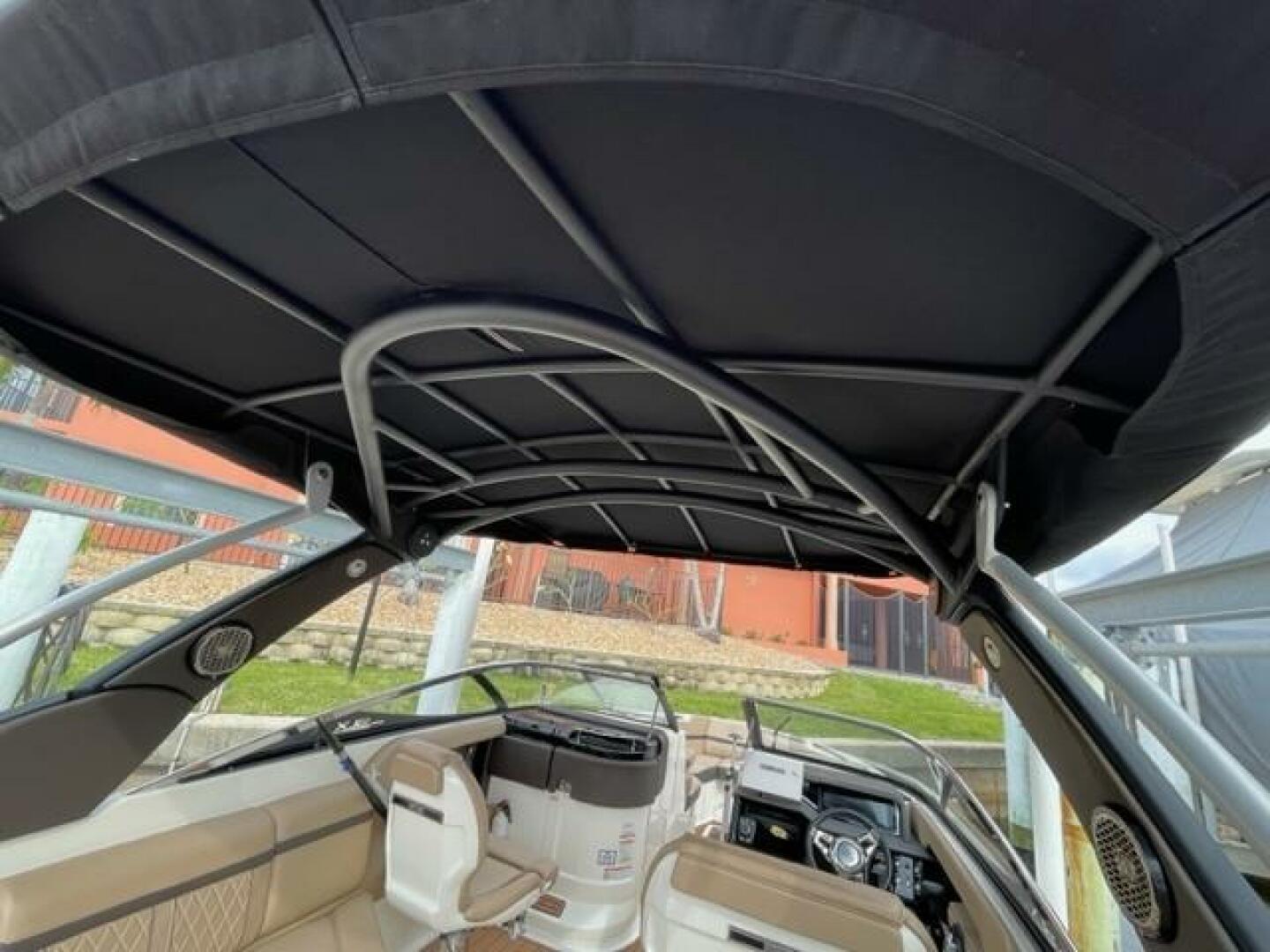 Slide: The Image of Sea Ray 280 Sundeck 2017 - 3838900